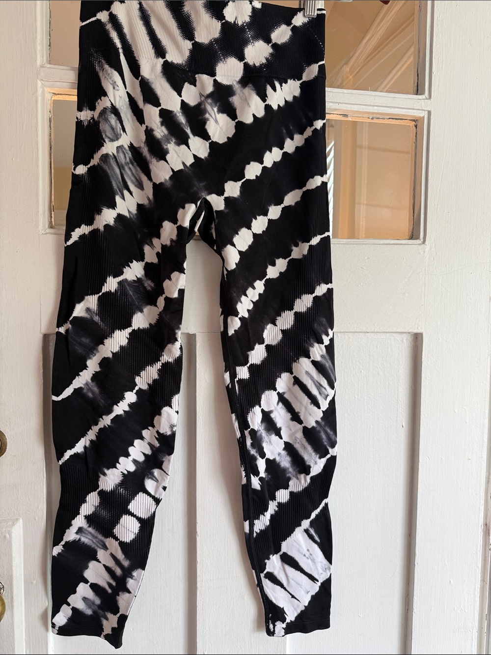 PINK L Black & White Tie-Dye Leggings
